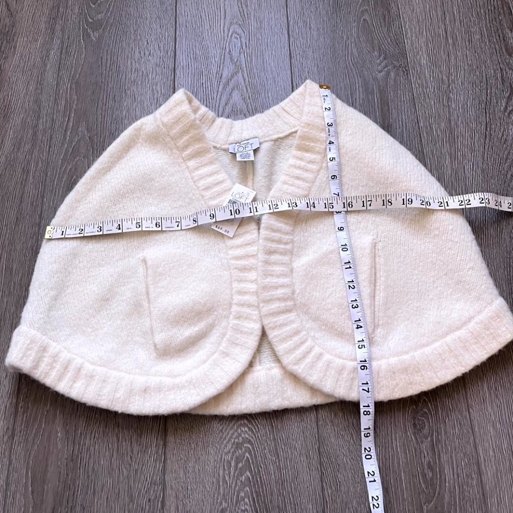 NWT Ann Taylor Cream Wool Capelet Size xs/s - Picture 3 of 4